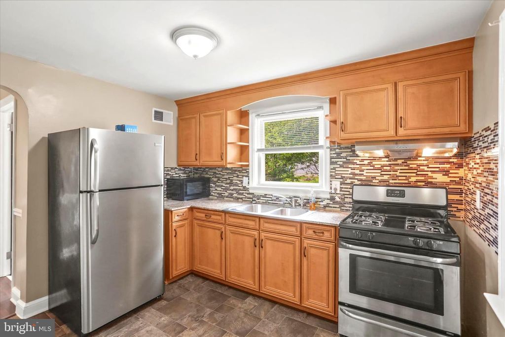 Image 8 of property listing at 2515 N GEORGE ST, York, PA 17406