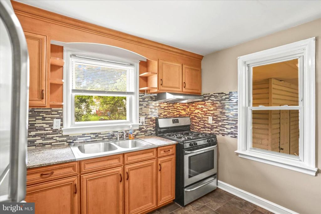 Image 9 of property listing at 2515 N GEORGE ST, York, PA 17406