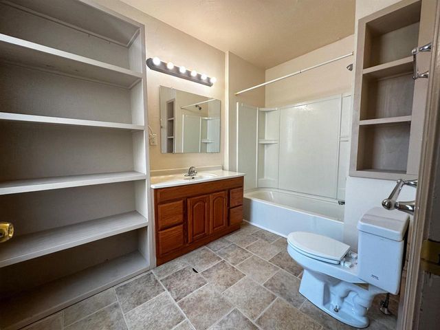 556 JEFFERSON STREET, Oshkosh, WI 54901