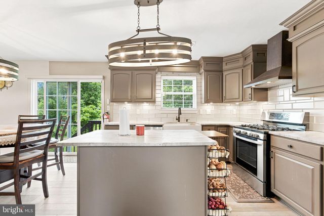 38 FAIRMONT DR, Columbus, NJ 08022