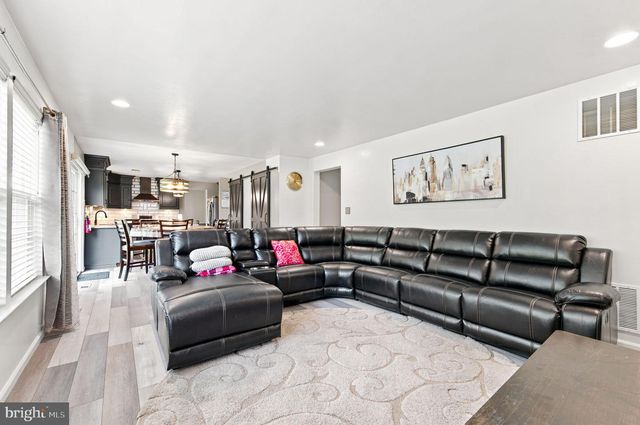 38 FAIRMONT DR, Columbus, NJ 08022