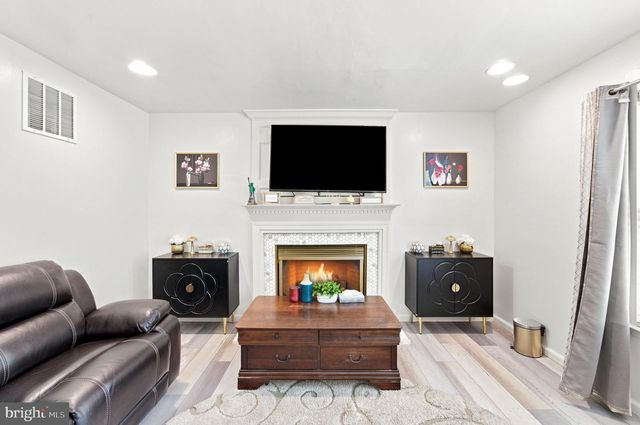 38 FAIRMONT DR, Columbus, NJ 08022
