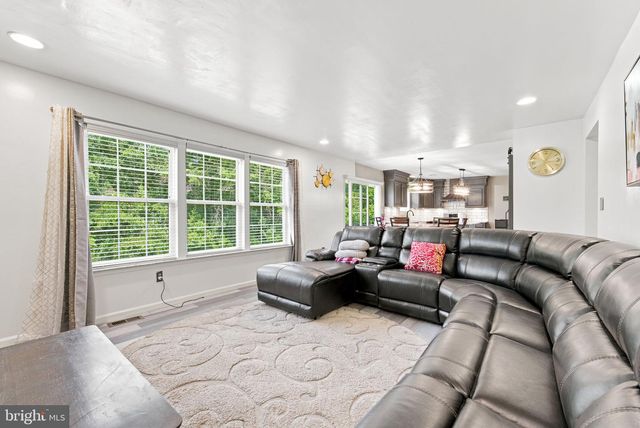 38 FAIRMONT DR, Columbus, NJ 08022