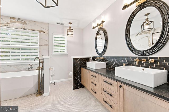 38 FAIRMONT DR, Columbus, NJ 08022