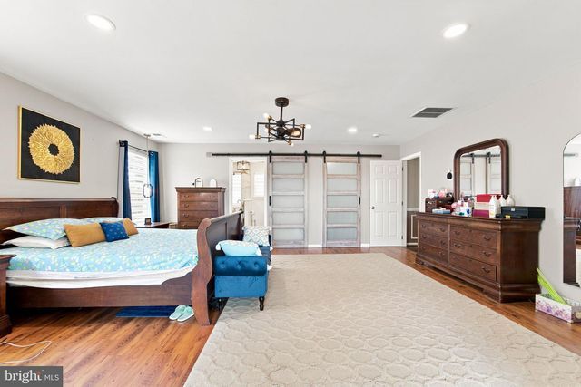 38 FAIRMONT DR, Columbus, NJ 08022