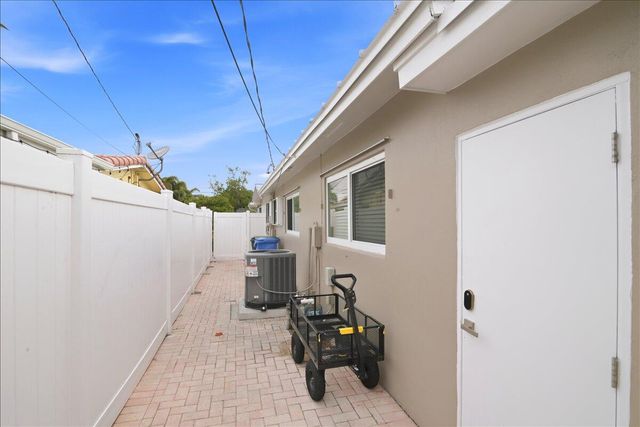 1730 NW 39th Street, Oakland Park, FL 33309