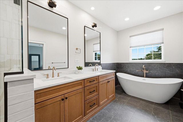 502 Stoney Ridge Court, Valparaiso, IN 46385