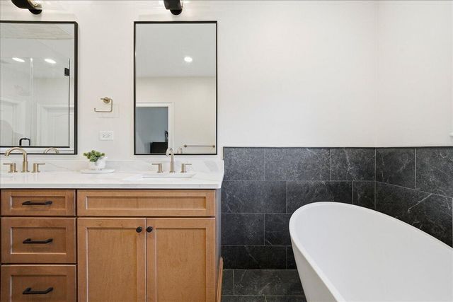 502 Stoney Ridge Court, Valparaiso, IN 46385