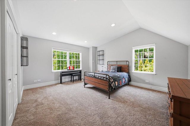 502 Stoney Ridge Court, Valparaiso, IN 46385