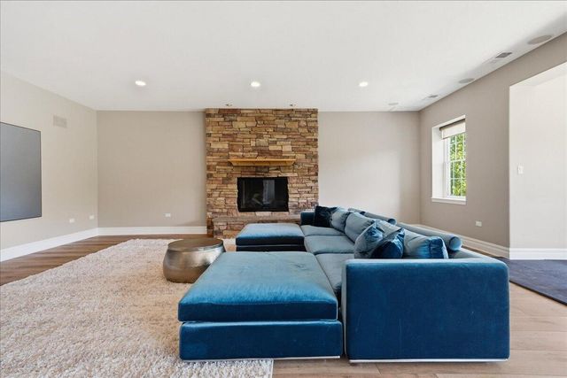 502 Stoney Ridge Court, Valparaiso, IN 46385