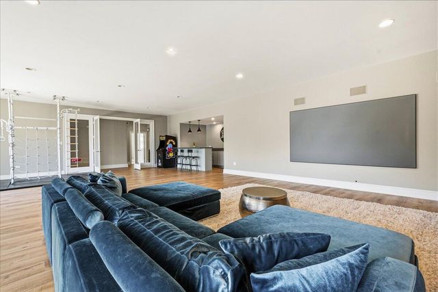 502 Stoney Ridge Court, Valparaiso, IN 46385