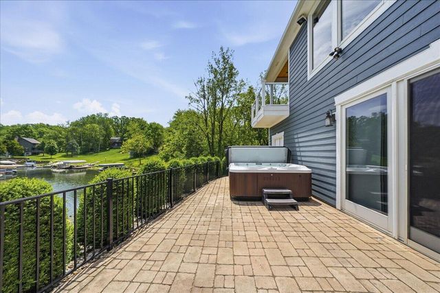 502 Stoney Ridge Court, Valparaiso, IN 46385