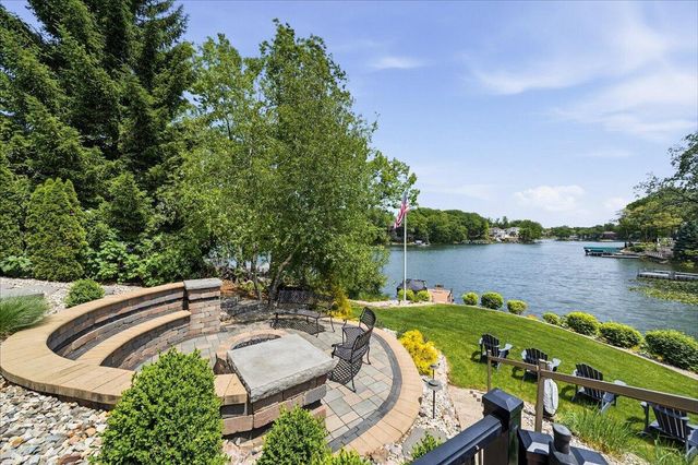 502 Stoney Ridge Court, Valparaiso, IN 46385