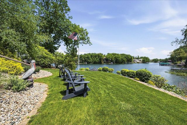 502 Stoney Ridge Court, Valparaiso, IN 46385