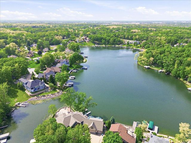 502 Stoney Ridge Court, Valparaiso, IN 46385