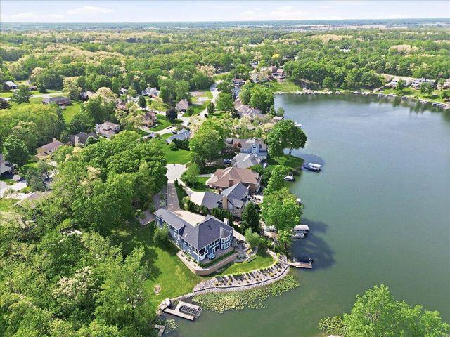 502 Stoney Ridge Court, Valparaiso, IN 46385