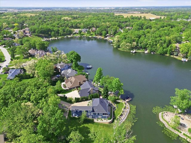 502 Stoney Ridge Court, Valparaiso, IN 46385