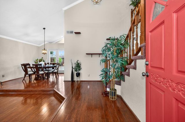 9512 Hutton Dr, Elk Grove, CA 95758