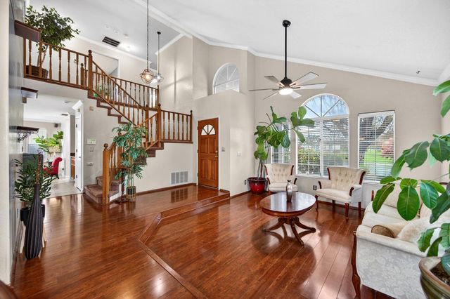 9512 Hutton Dr, Elk Grove, CA 95758