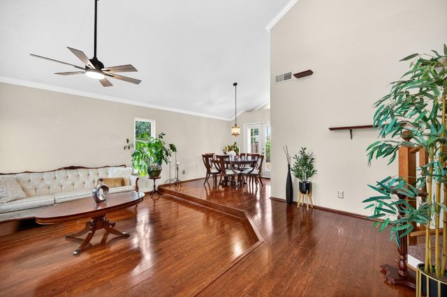 9512 Hutton Dr, Elk Grove, CA 95758