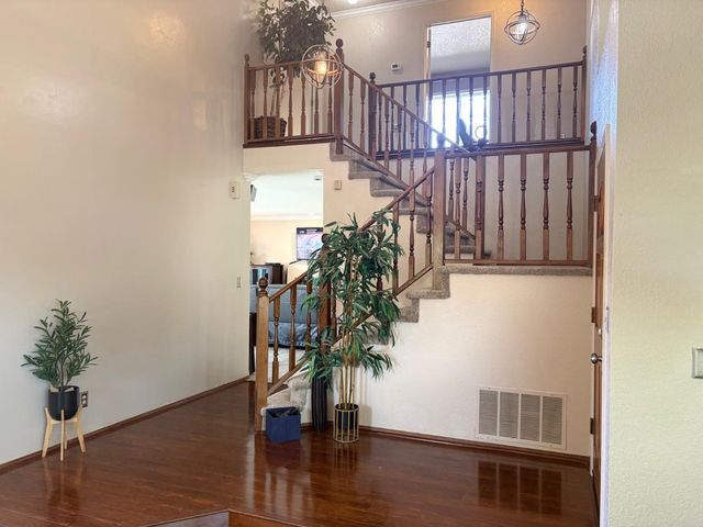 9512 Hutton Dr, Elk Grove, CA 95758