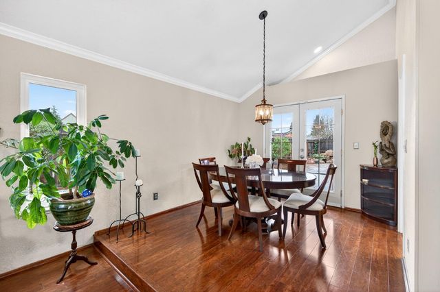 9512 Hutton Dr, Elk Grove, CA 95758