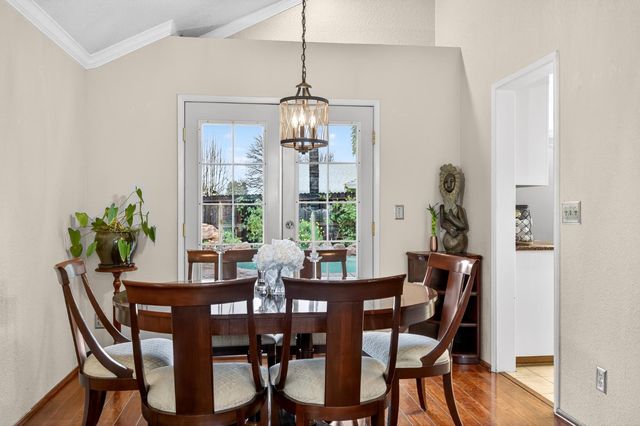 9512 Hutton Dr, Elk Grove, CA 95758