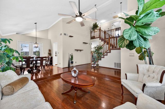 9512 Hutton Dr, Elk Grove, CA 95758