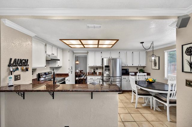 9512 Hutton Dr, Elk Grove, CA 95758