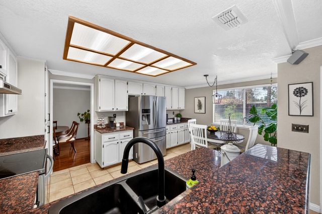 9512 Hutton Dr, Elk Grove, CA 95758