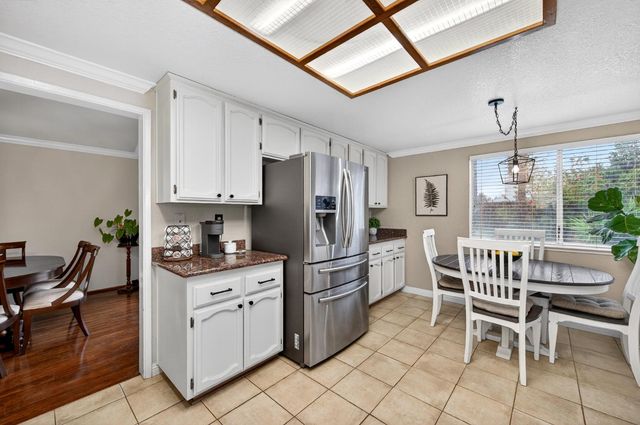 9512 Hutton Dr, Elk Grove, CA 95758