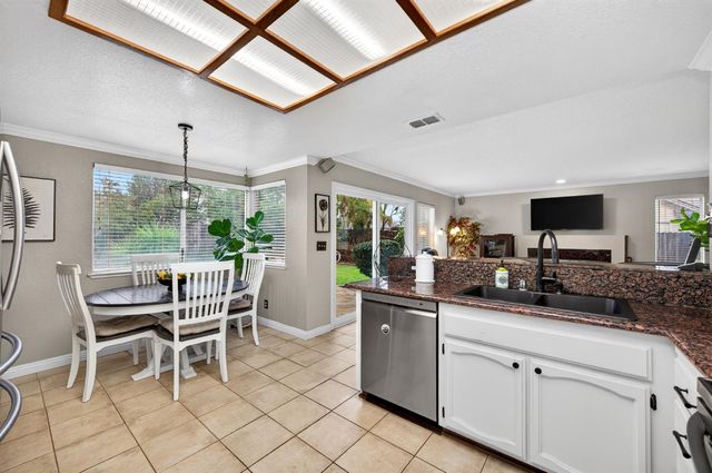 9512 Hutton Dr, Elk Grove, CA 95758