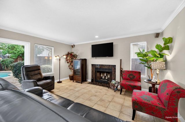 9512 Hutton Dr, Elk Grove, CA 95758