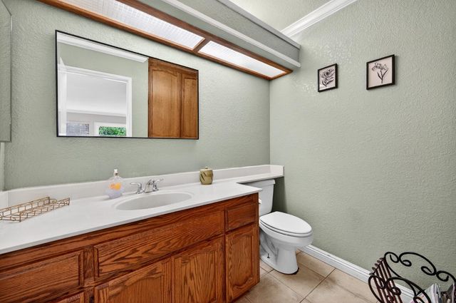 9512 Hutton Dr, Elk Grove, CA 95758