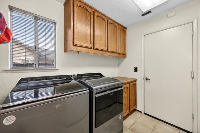 9512 Hutton Dr, Elk Grove, CA 95758