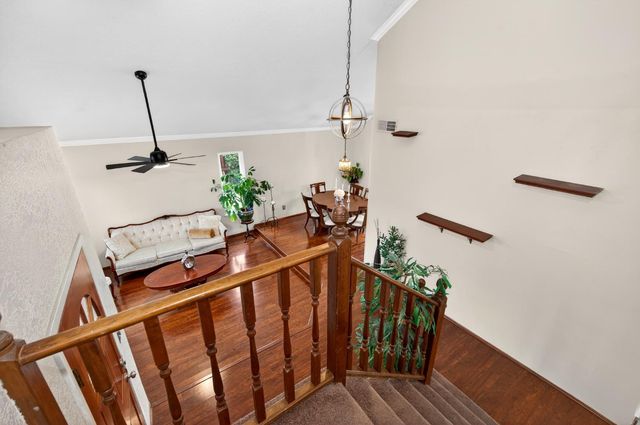 9512 Hutton Dr, Elk Grove, CA 95758