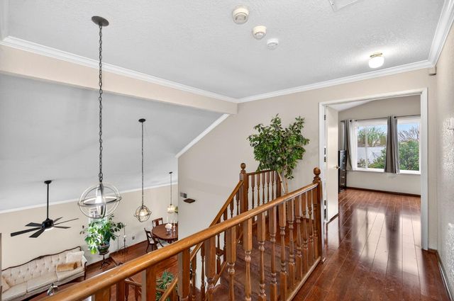 9512 Hutton Dr, Elk Grove, CA 95758