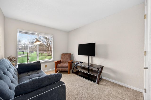 9512 Hutton Dr, Elk Grove, CA 95758