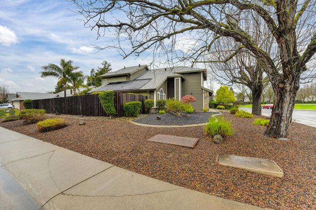 9512 Hutton Dr, Elk Grove, CA 95758