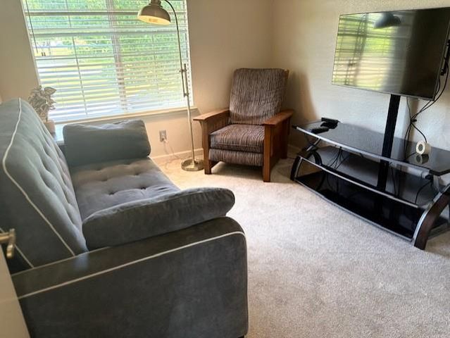 9512 Hutton Dr, Elk Grove, CA 95758