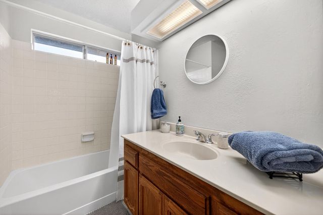 9512 Hutton Dr, Elk Grove, CA 95758