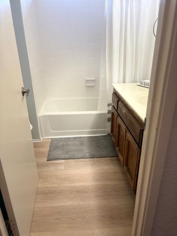 9512 Hutton Dr, Elk Grove, CA 95758