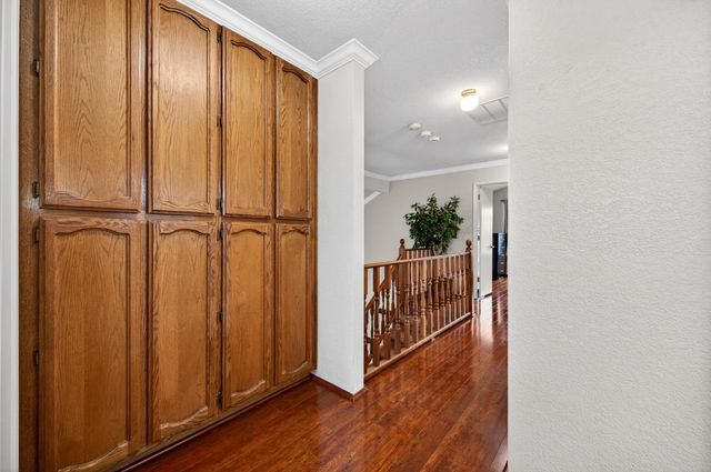 9512 Hutton Dr, Elk Grove, CA 95758