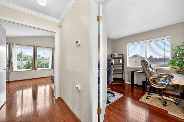 9512 Hutton Dr, Elk Grove, CA 95758