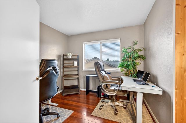 9512 Hutton Dr, Elk Grove, CA 95758