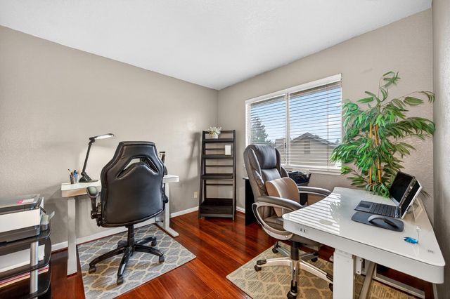 9512 Hutton Dr, Elk Grove, CA 95758