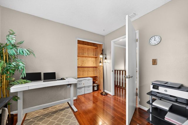 9512 Hutton Dr, Elk Grove, CA 95758