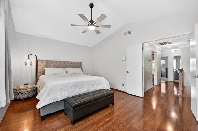 9512 Hutton Dr, Elk Grove, CA 95758