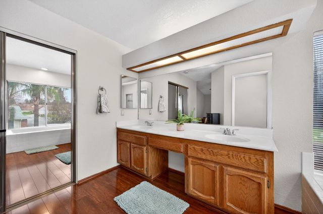 9512 Hutton Dr, Elk Grove, CA 95758