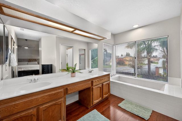 9512 Hutton Dr, Elk Grove, CA 95758